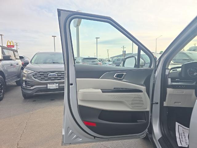 2023 Kia Carnival MPV LX Seat Package