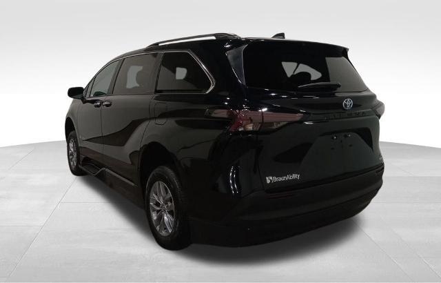 2024 Toyota Sienna XLE 8 Passenger