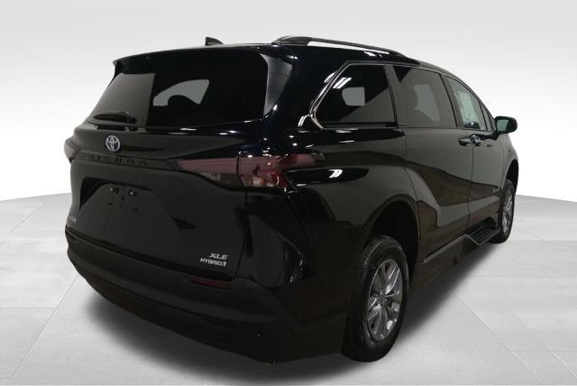 2024 Toyota Sienna XLE 8 Passenger