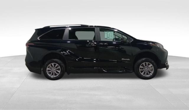 2024 Toyota Sienna XLE 8 Passenger