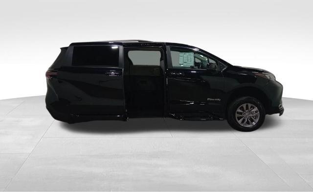 2024 Toyota Sienna XLE 8 Passenger