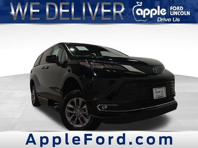 2024 Toyota Sienna XLE 8 Passenger