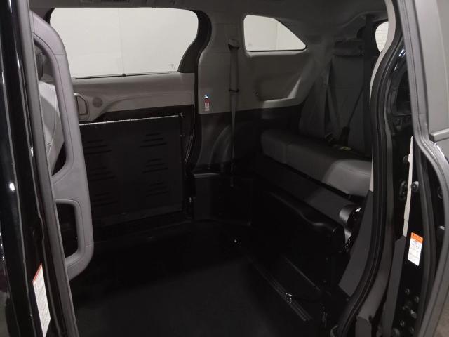 2024 Toyota Sienna XLE 8 Passenger