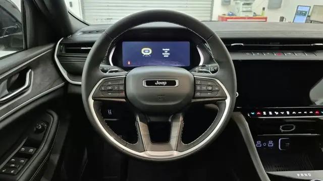 2026 Jeep Grand Cherokee Altitude 4x2