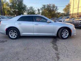 2019 Chrysler 300 Touring