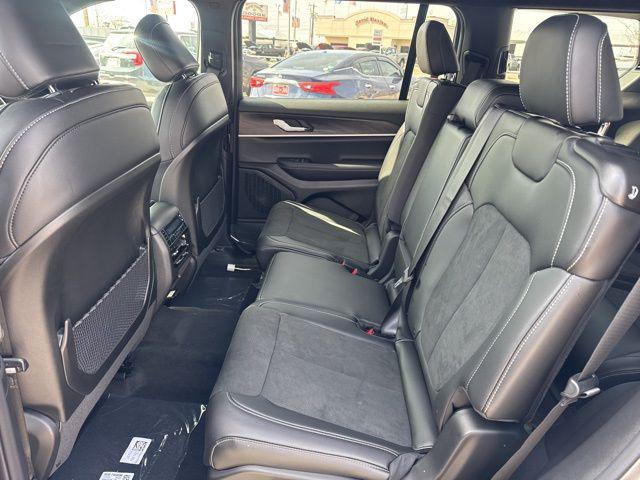 2026 Jeep Grand Cherokee L Altitude 4x4
