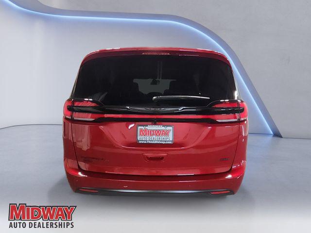 2026 Chrysler Pacifica Select AWD
