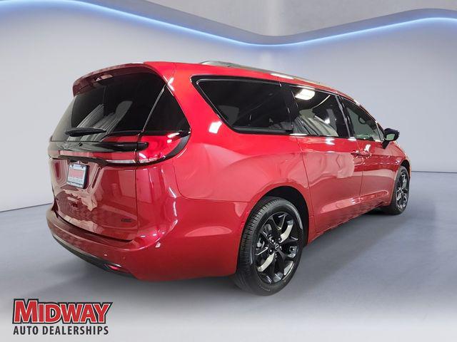 2026 Chrysler Pacifica Select AWD