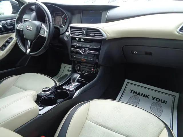 2019 INFINITI QX30 LUXE