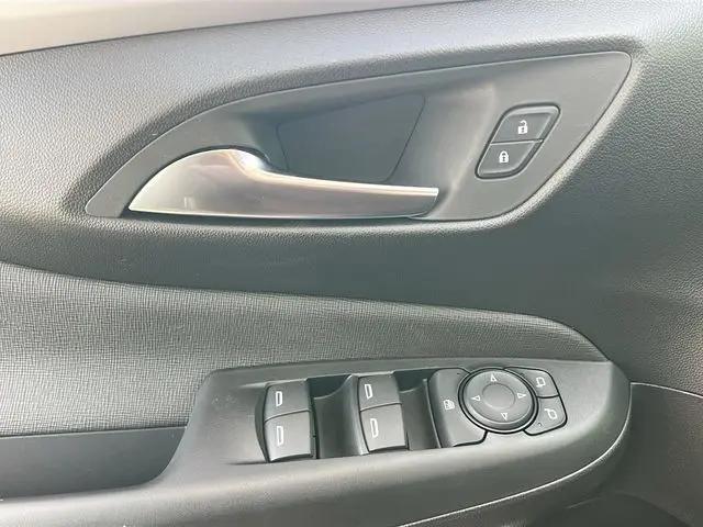 2026 Buick NV Preferred FWD