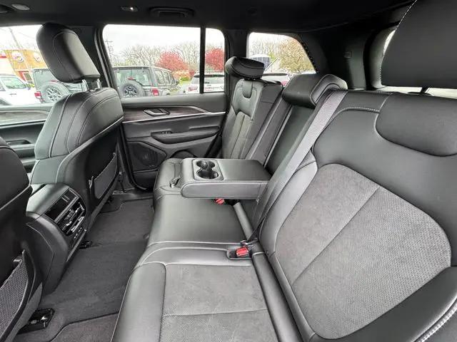 2026 Jeep Grand Cherokee Altitude 4x4