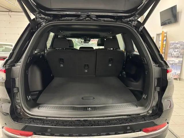 2026 Jeep Grand Cherokee Altitude 4x4
