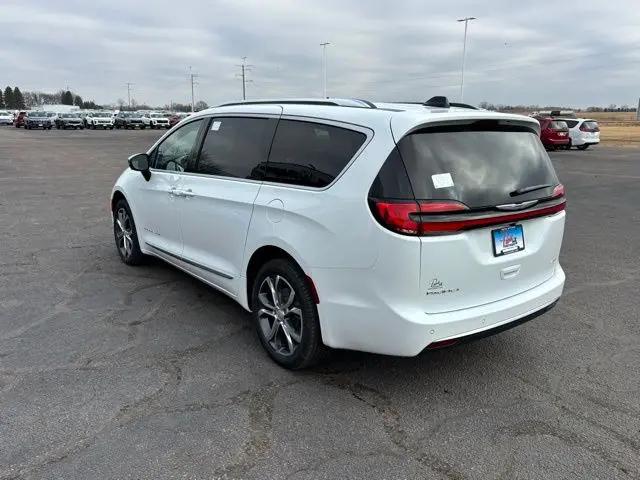 2026 Chrysler Pacifica Pinnacle AWD