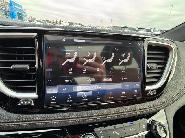 2026 Chrysler Pacifica Pinnacle AWD