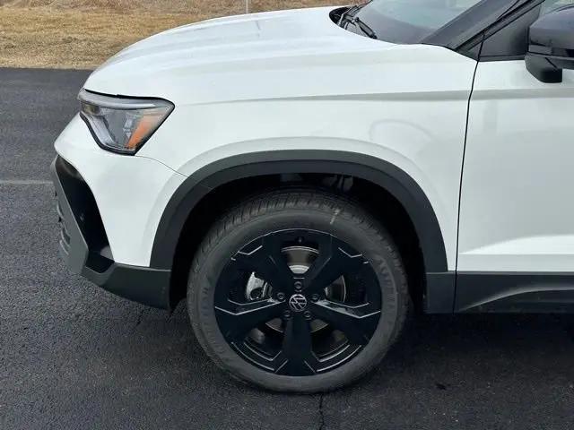 2026 Volkswagen Taos SE Black