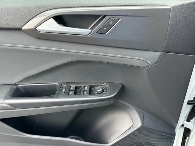 2026 Volkswagen Taos SE Black