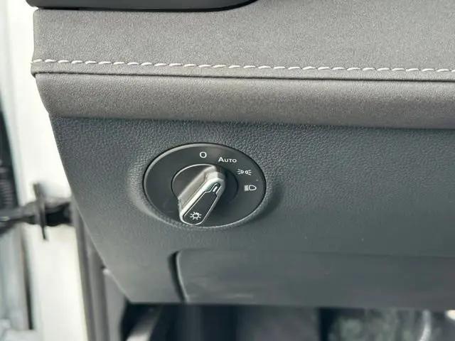 2026 Volkswagen Taos SE Black