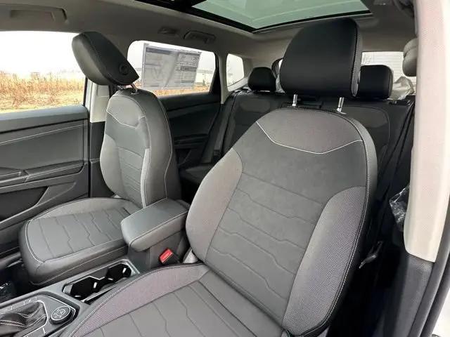 2026 Volkswagen Taos SE Black