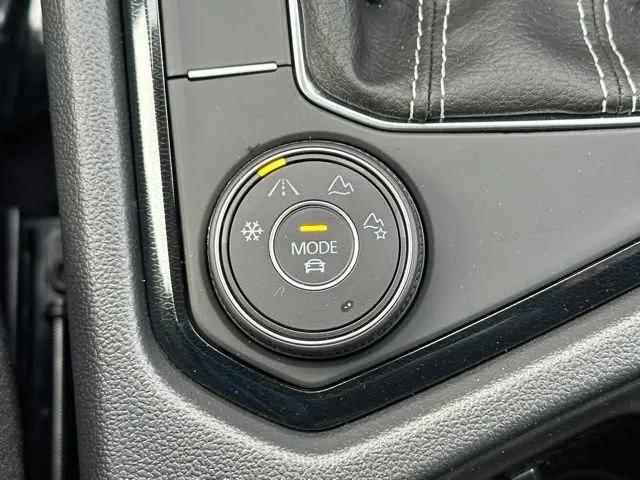 2026 Volkswagen Taos SE Black