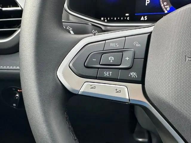2026 Volkswagen Taos SE Black