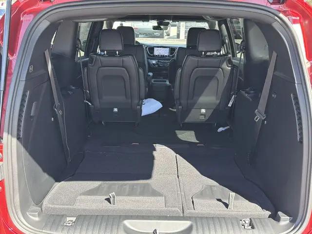 2026 Chrysler Voyager LX