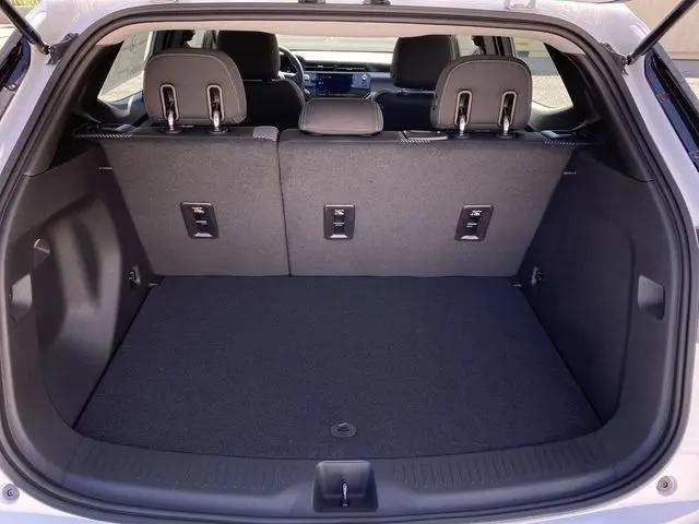 2027 Chevrolet Bolt LT FWD