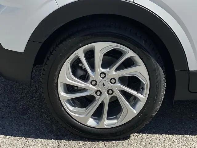2027 Chevrolet Bolt LT FWD