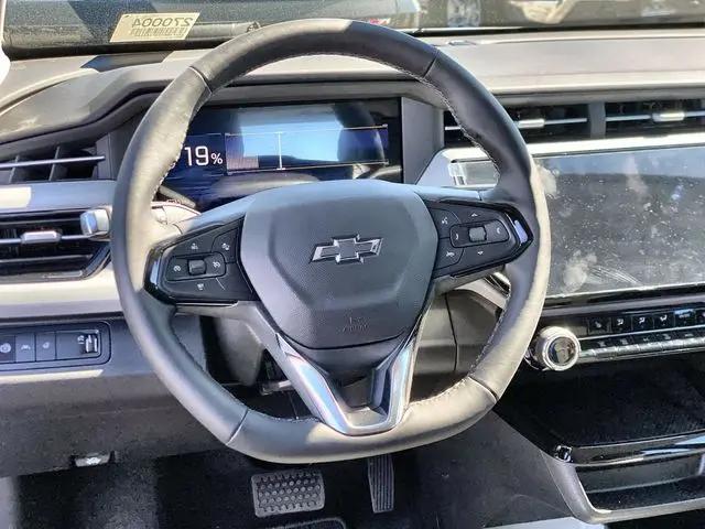 2027 Chevrolet Bolt LT FWD