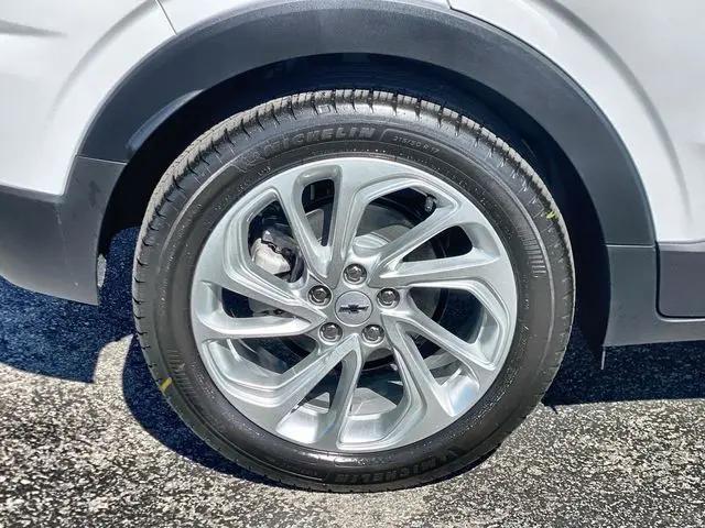 2027 Chevrolet Bolt LT FWD