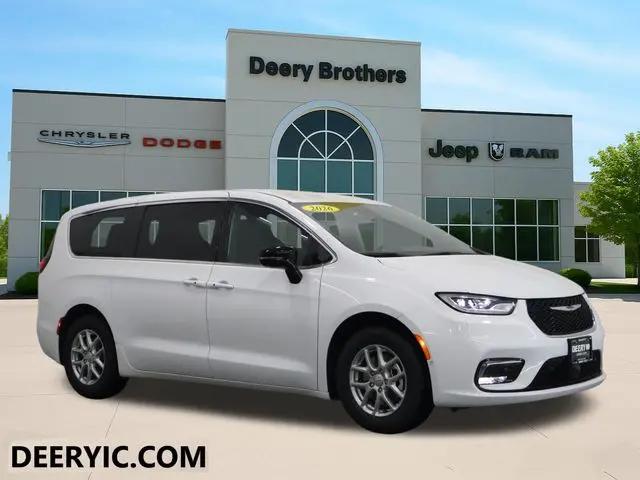 2026 Chrysler Pacifica Select for sale in Iowa City, IA