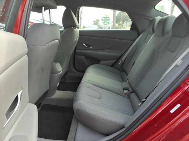 2025 Hyundai Elantra SE