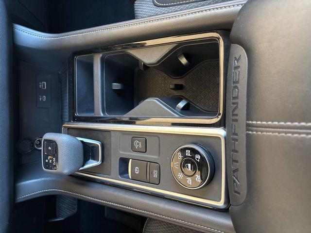 2025 Nissan Pathfinder SV 4WD