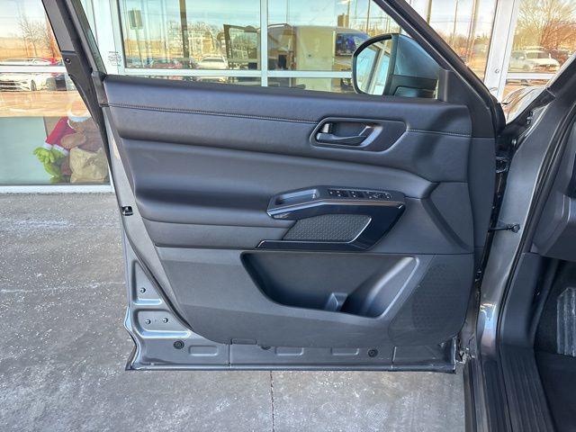 2025 Nissan Pathfinder SV 4WD
