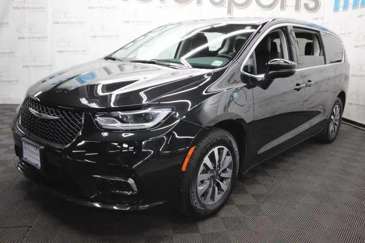2023 Chrysler Pacifica Hybrid Touring L for sale in Asbury Park, NJ