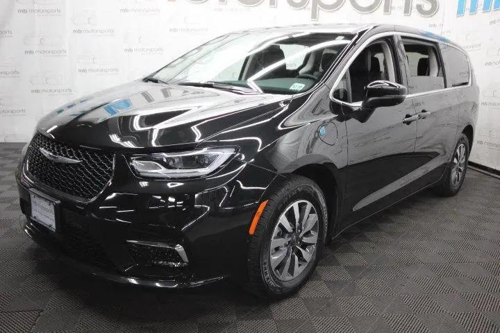 2023 Chrysler Pacifica Hybrid Touring L for sale in Asbury Park, NJ