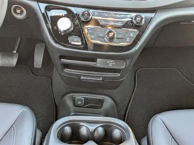 2026 Chrysler Voyager LX