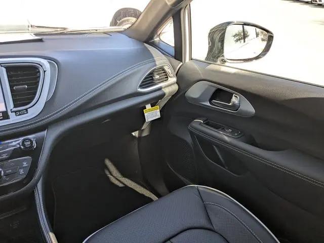 2026 Chrysler Pacifica Limited AWD