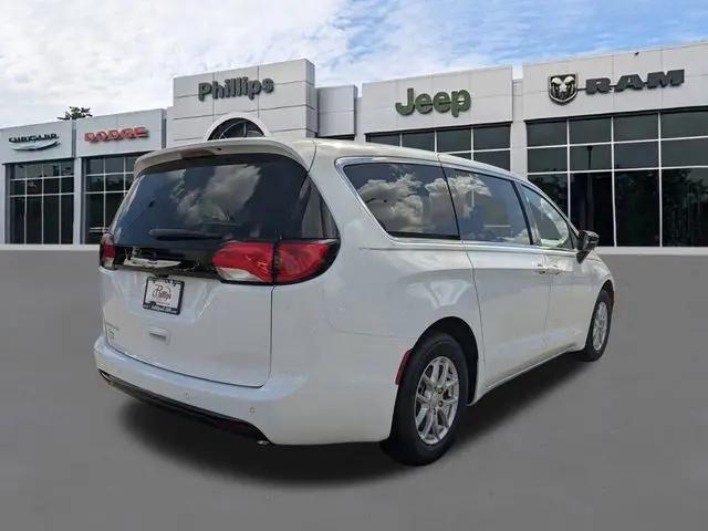 2026 Chrysler Voyager LX