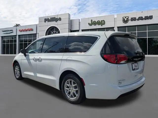 2026 Chrysler Voyager LX