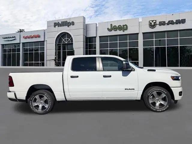 2026 Ram 1500 Express Crew Cab 4x4 5'7" Box