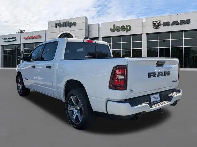 2026 Ram 1500 Express Crew Cab 4x4 5'7" Box