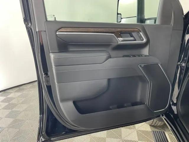 2026 GMC Sierra 2500HD Crew Cab, Standard Bed, SLE, 4WD