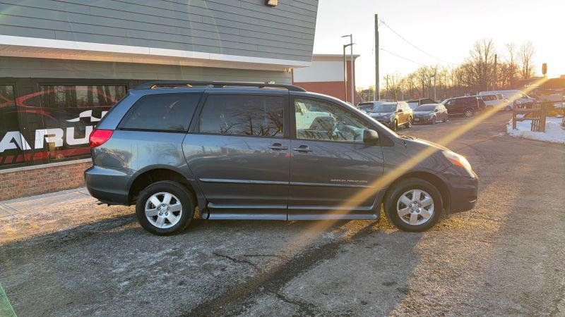 2010 Toyota Sienna LE