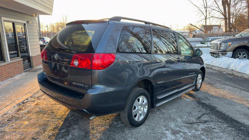 2010 Toyota Sienna LE