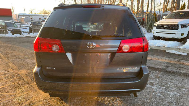 2010 Toyota Sienna LE