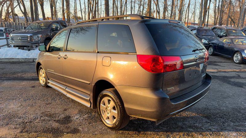 2010 Toyota Sienna LE