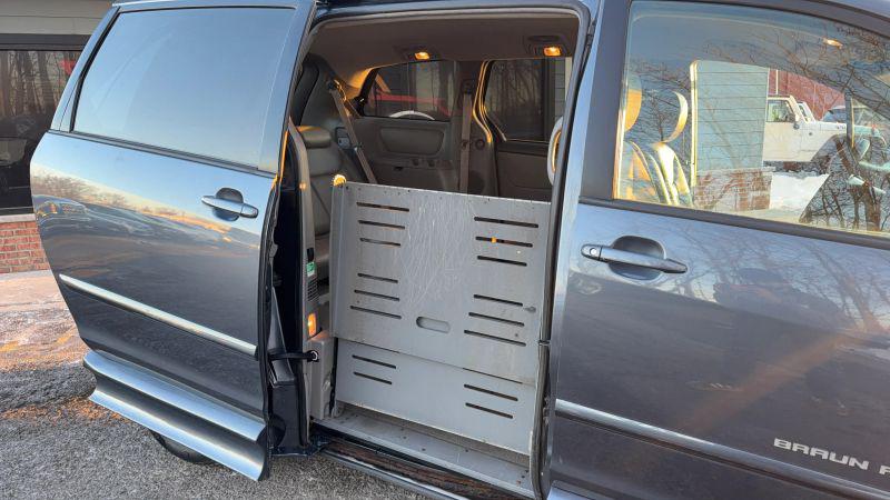 2010 Toyota Sienna LE