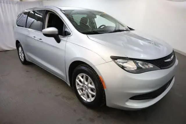 2022 Chrysler Voyager LX