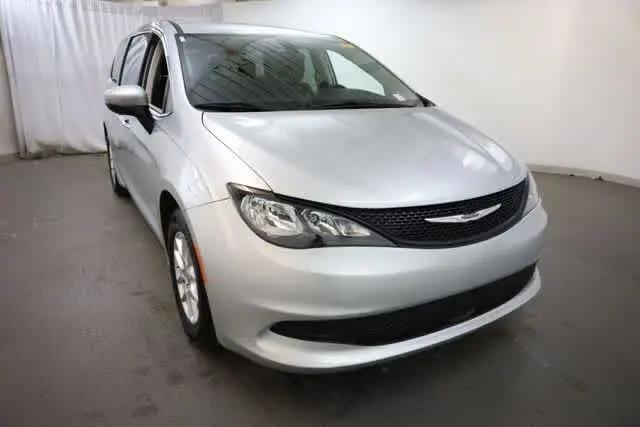 2022 Chrysler Voyager LX