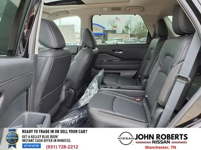 2026 Nissan Pathfinder SL